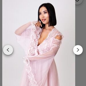 Elegant Pink Lace Trim Robe